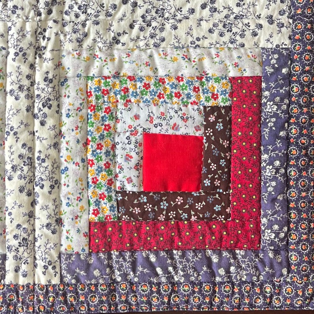 Hand-Stitched Patchwork Hand Quilted LOG CABIN Block Wall Hanging / Table Topper - Picture 6 of 16